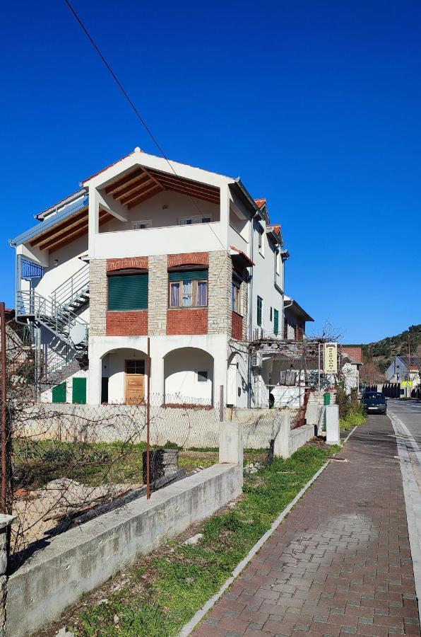 Apartments Pulic سكرادين المظهر الخارجي الصورة